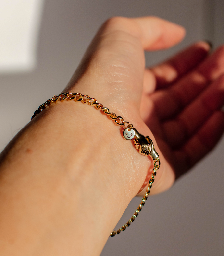 (GOLD) the hand clasp  bracelet